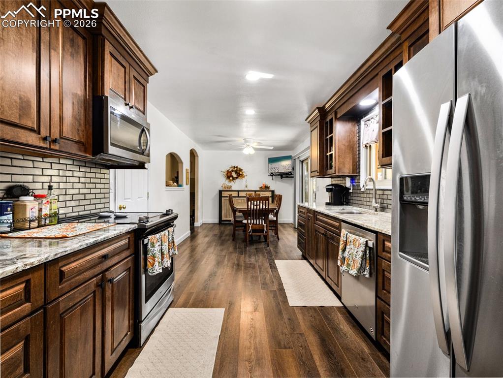 Image 9 of 34: Kitchen