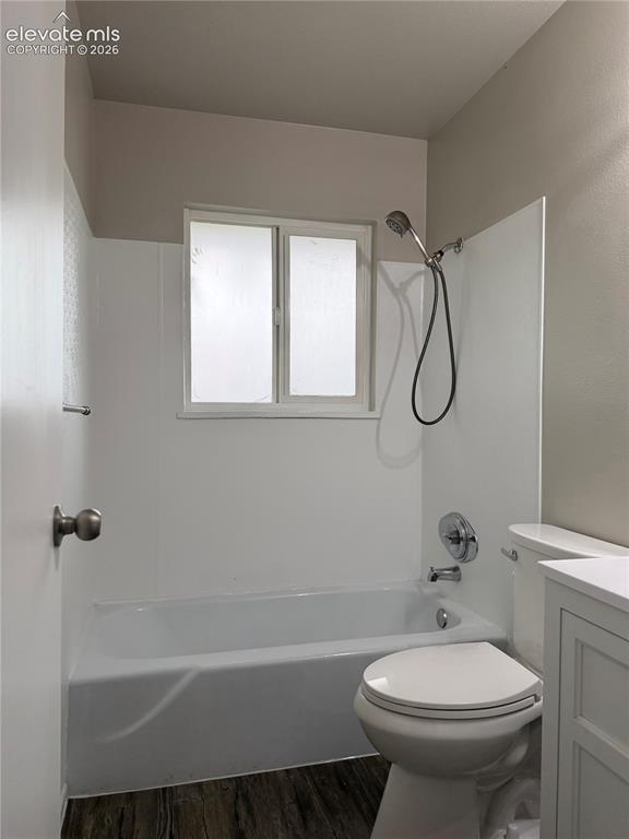 Image 11 of 16: Bathroom