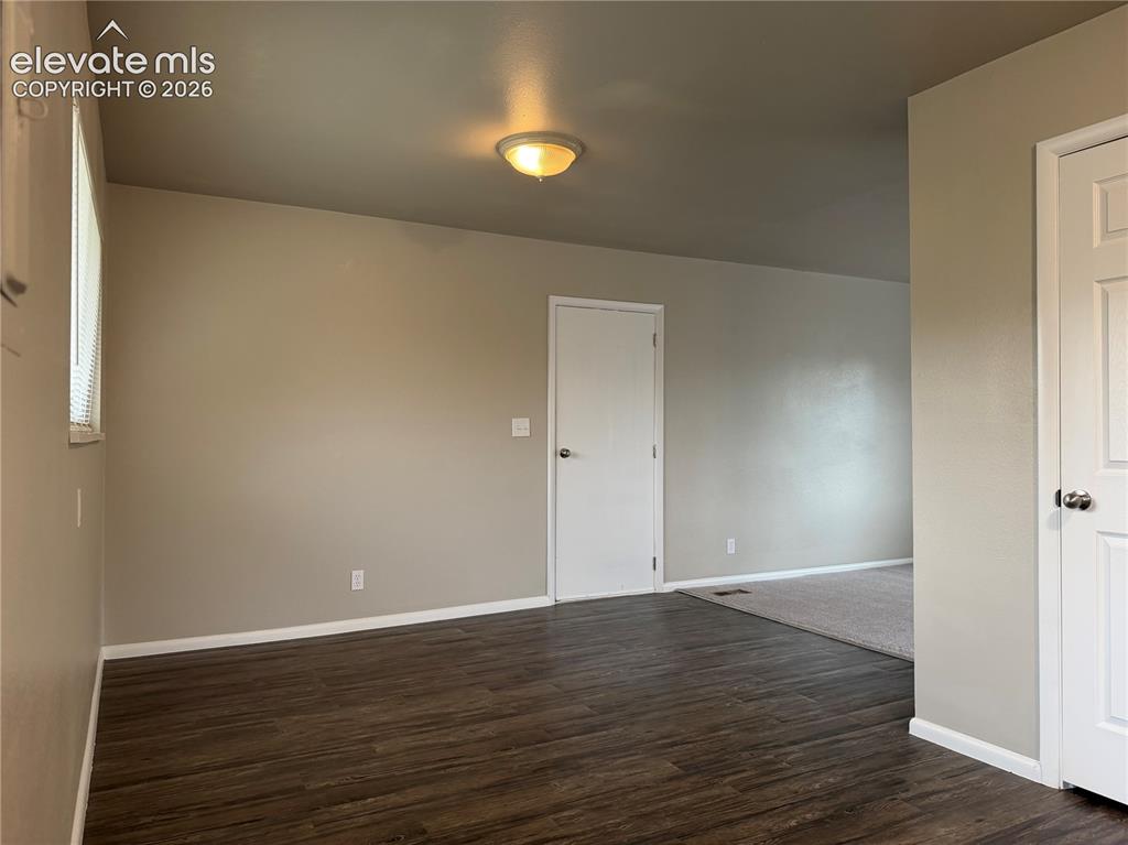 Image 6 of 16: Dining room