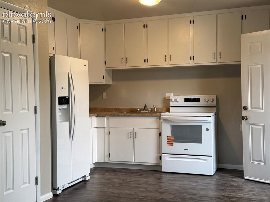 Image 8 of 16: Kitchen