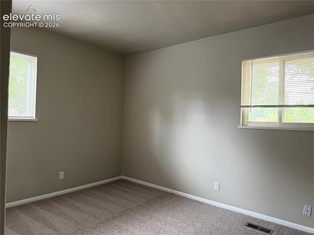 Image 9 of 16: Main bedroom