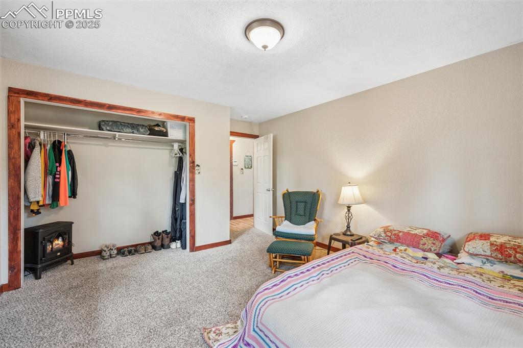 Image 10 of 20: Bedroom