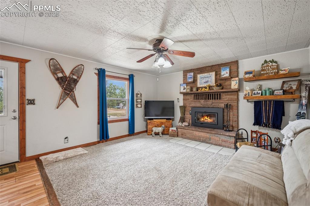 Image 7 of 20: Living Room