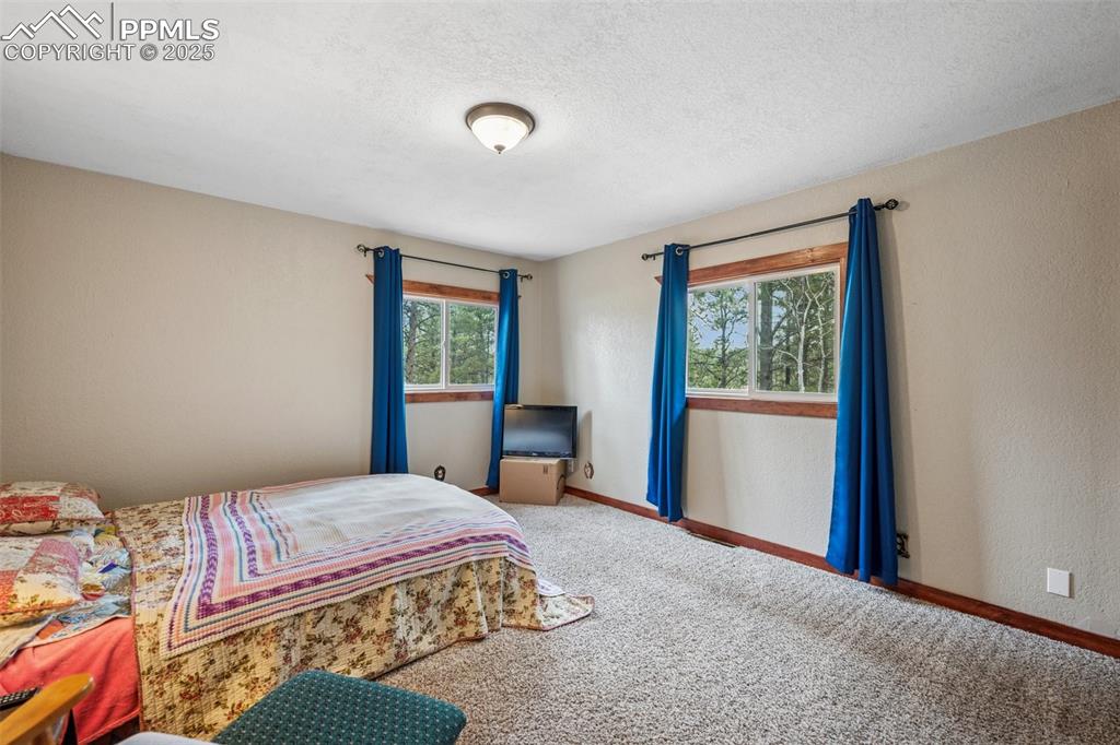 Image 9 of 20: Bedroom
