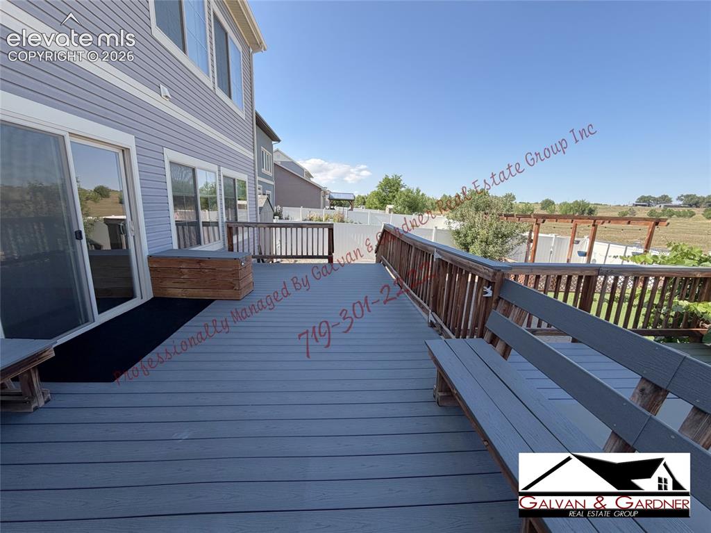 Image 45 of 50: Deck