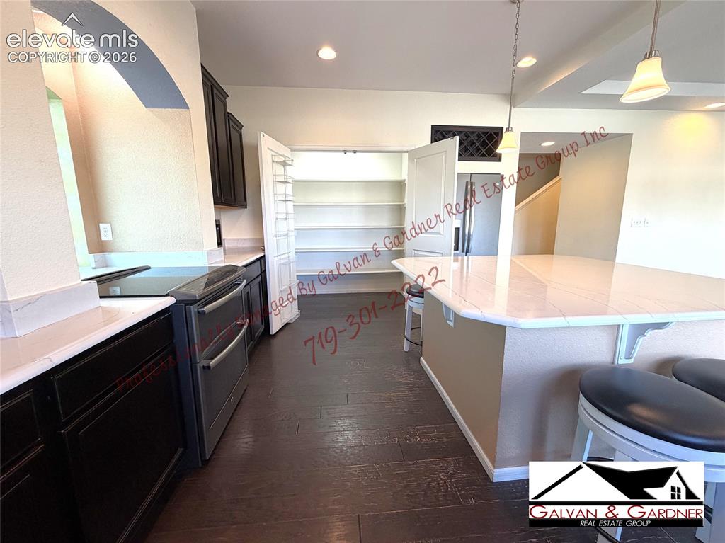 Image 8 of 50: Kitchen