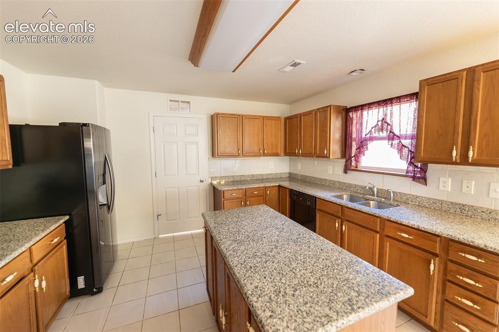 Image 14 of 48: Kitchen