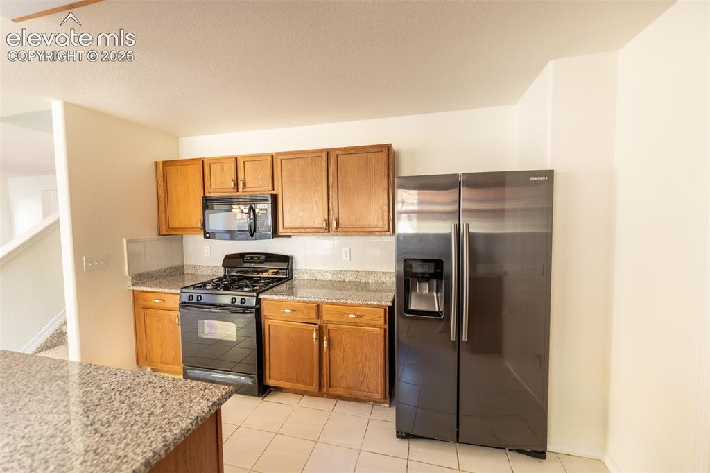 Image 16 of 48: Kitchen