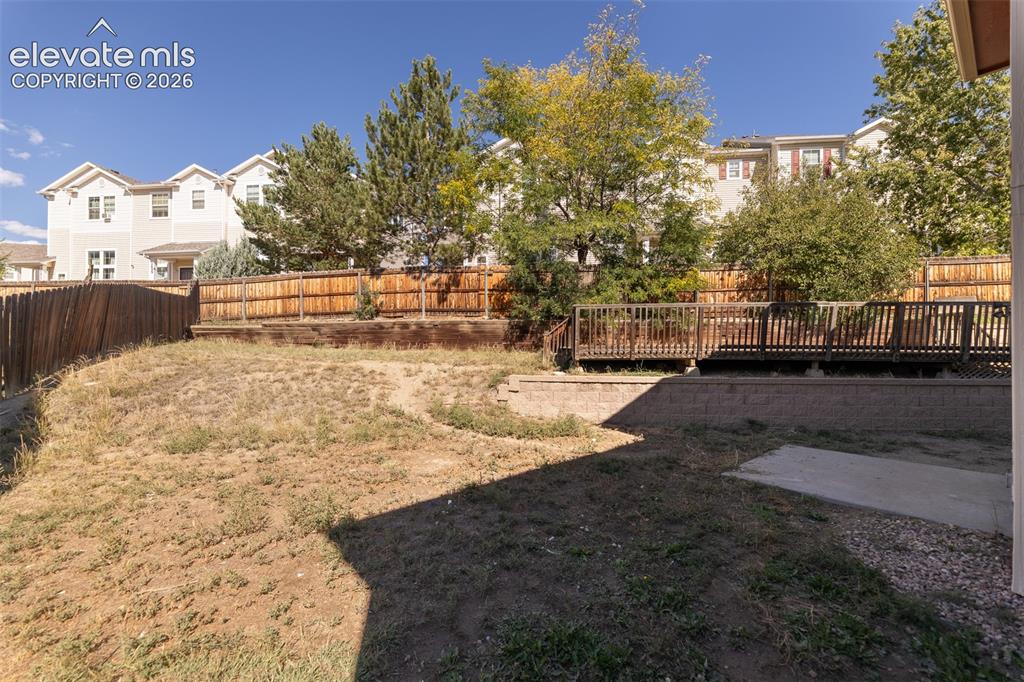 Image 45 of 48: Yard