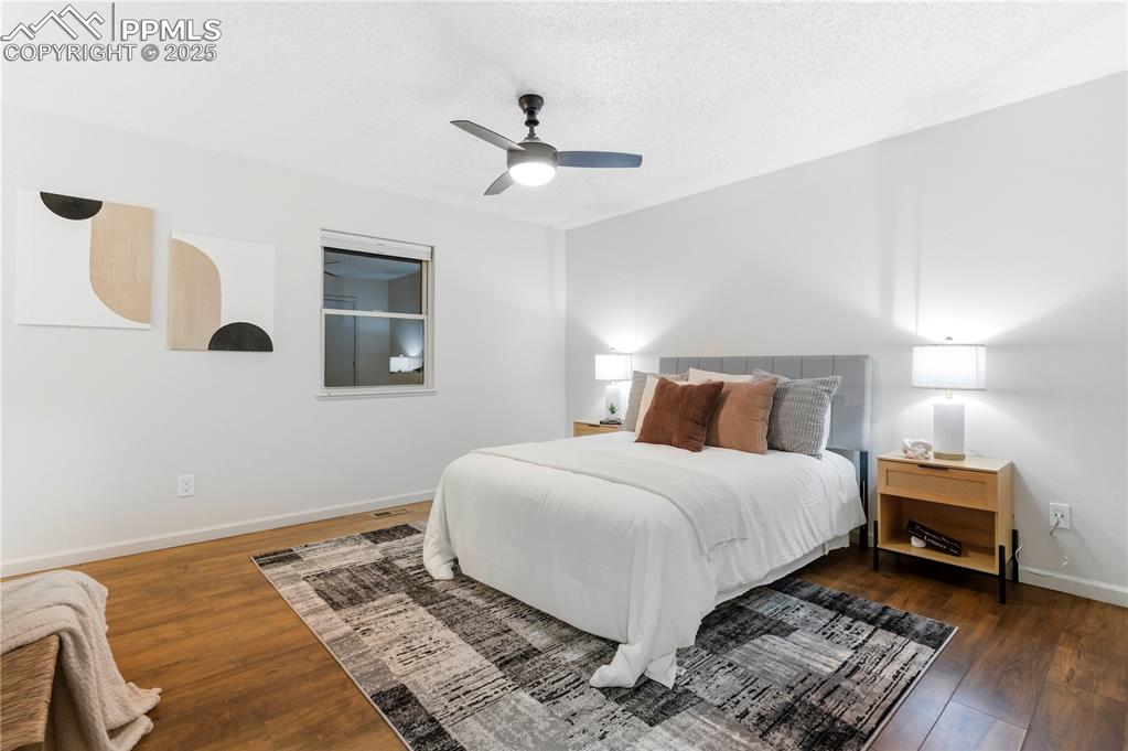 Image 12 of 31: Bedroom