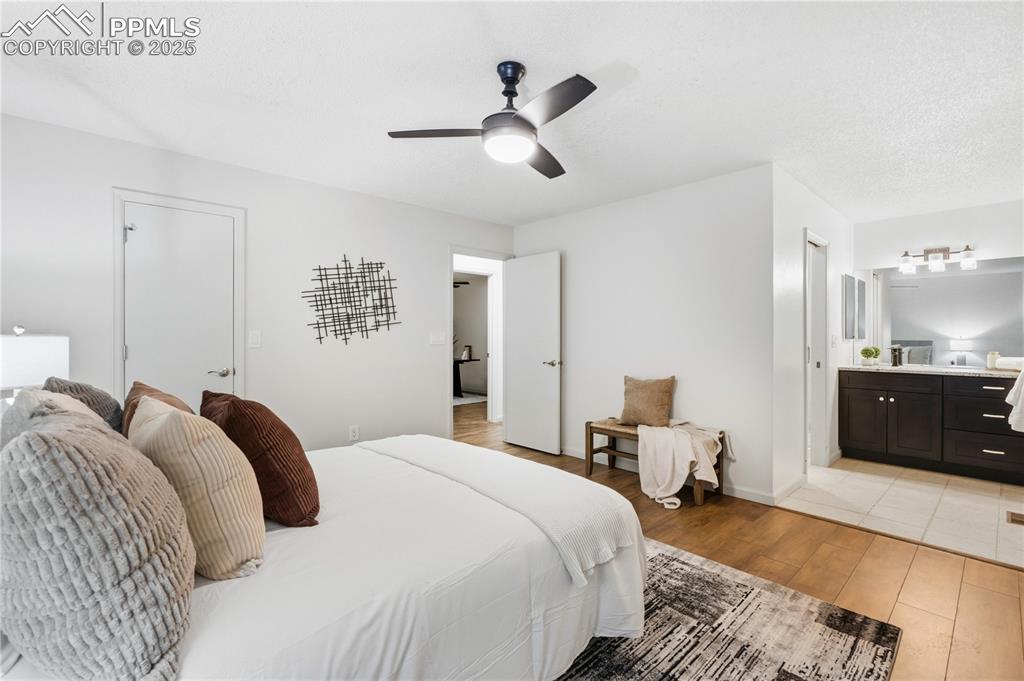 Image 13 of 31: Bedroom