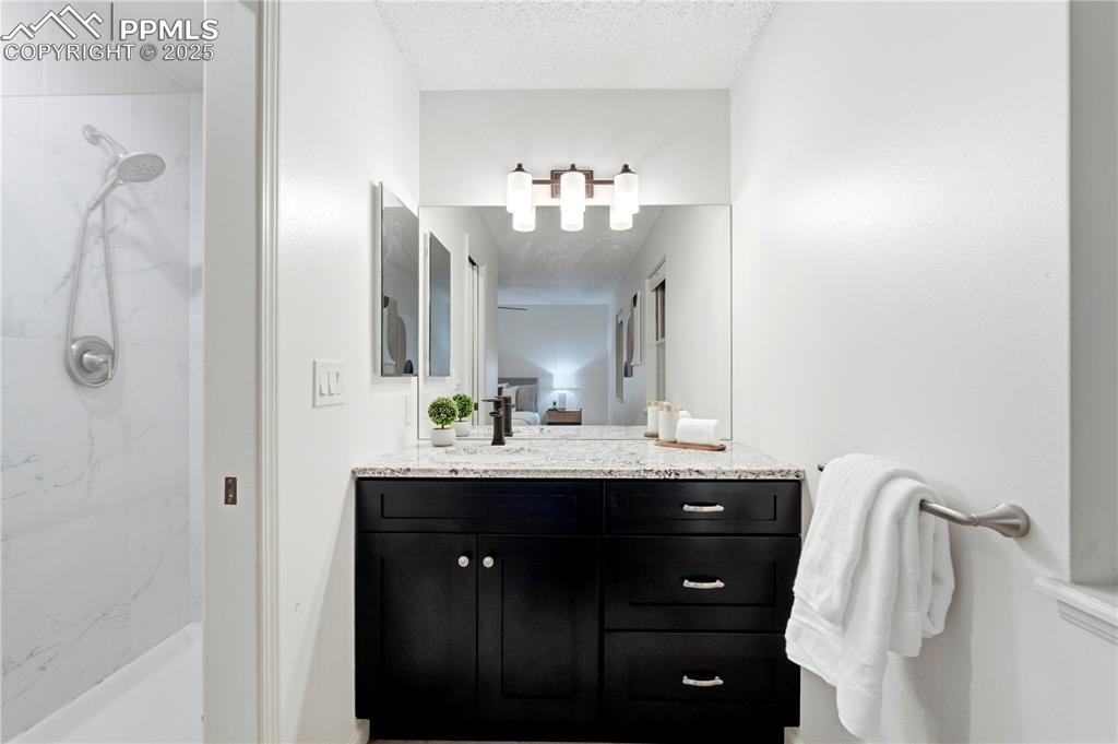 Image 14 of 31: Bathroom