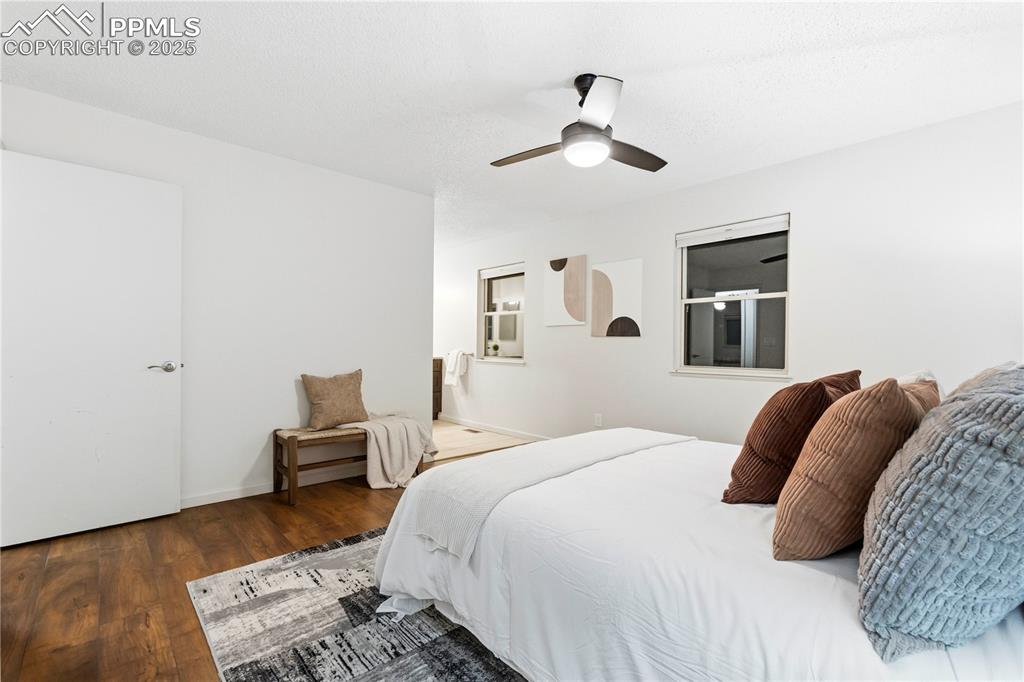 Image 15 of 31: Bedroom