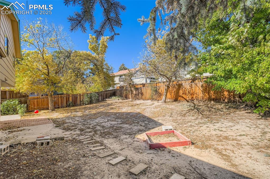 Image 26 of 31: Back of Structure