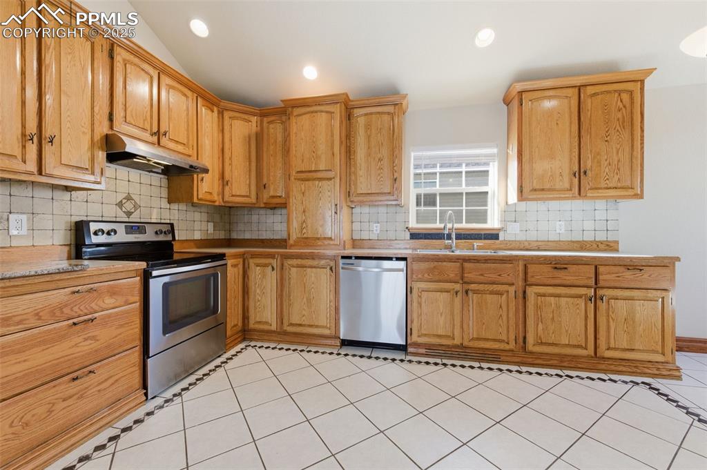 Image 12 of 48: Kitchen