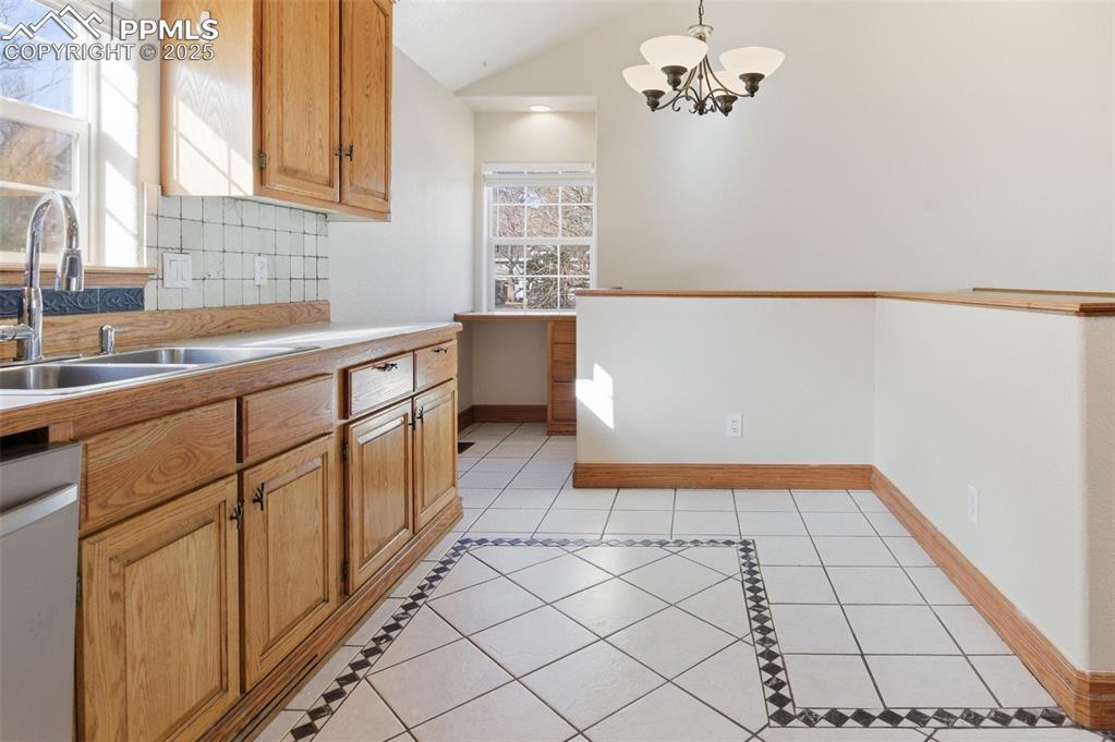 Image 16 of 48: Kitchen