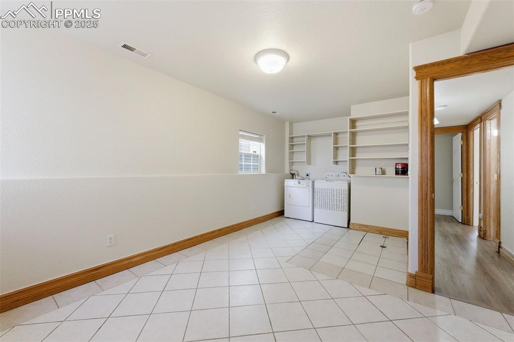 Image 28 of 48: Laundry