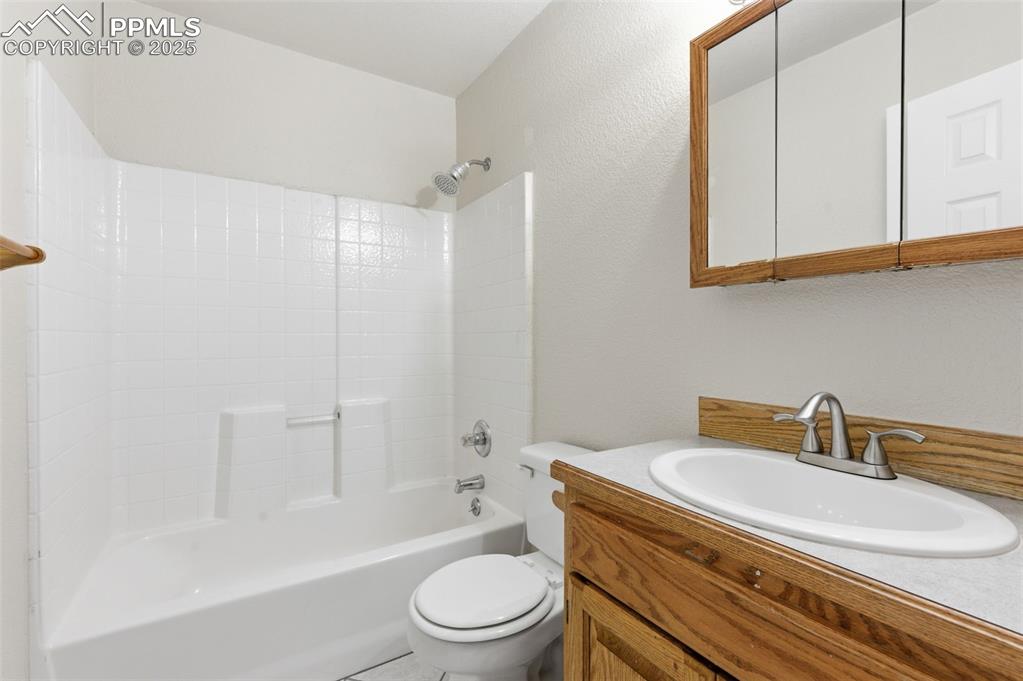 Image 31 of 48: Bathroom