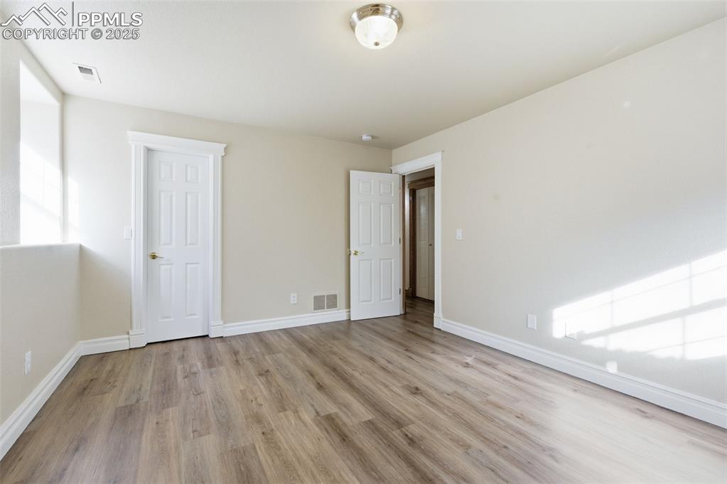 Image 34 of 48: Bedroom