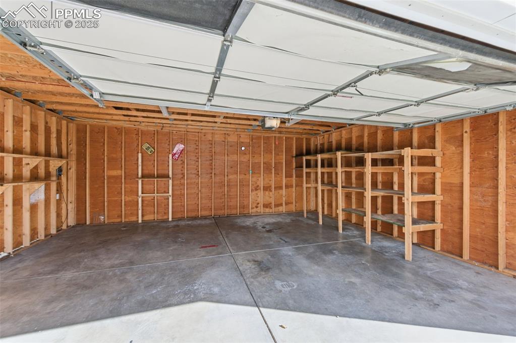 Image 38 of 48: Garage