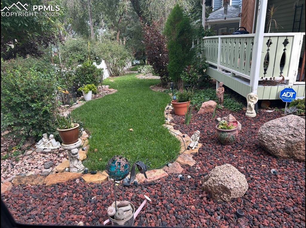 Image 42 of 48: Yard