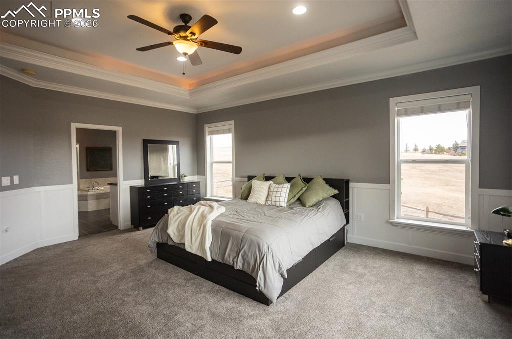 Image 17 of 50: Bedroom