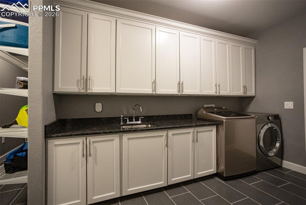 Image 24 of 50: Laundry