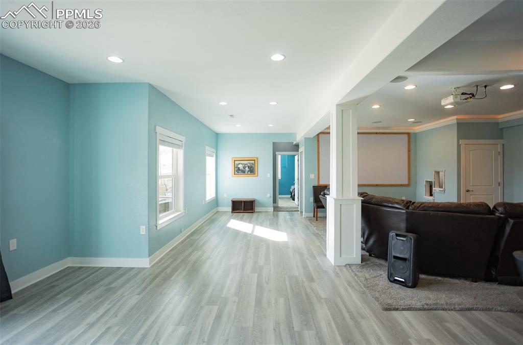 Image 27 of 50: Living Room