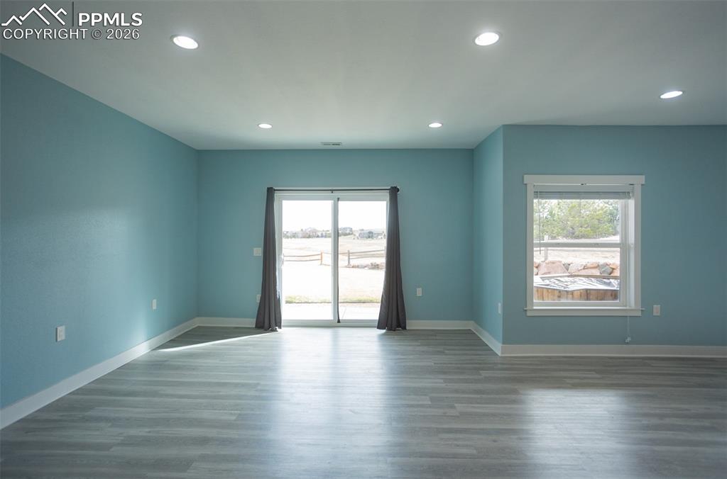 Image 30 of 50: Living Room