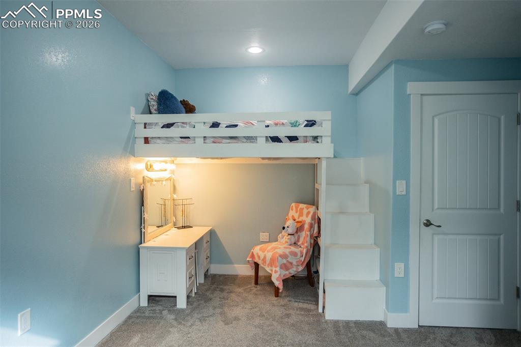 Image 37 of 50: Bedroom