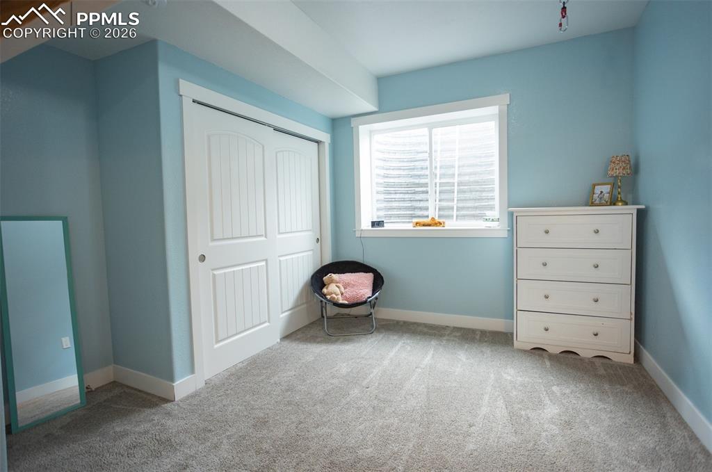 Image 38 of 50: Bedroom