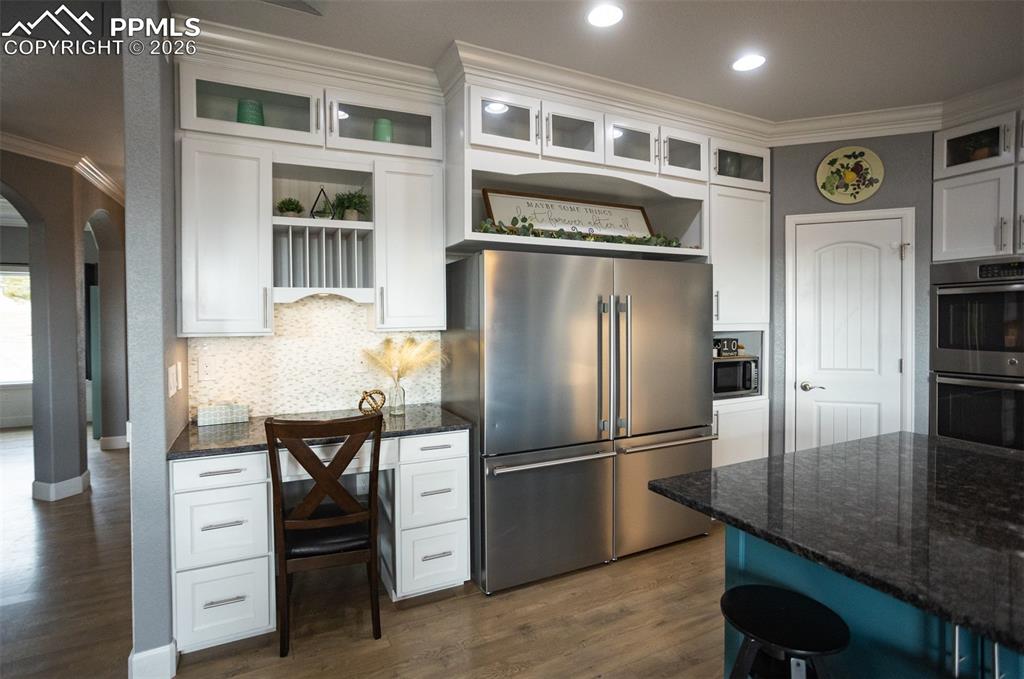 Image 4 of 50: Kitchen