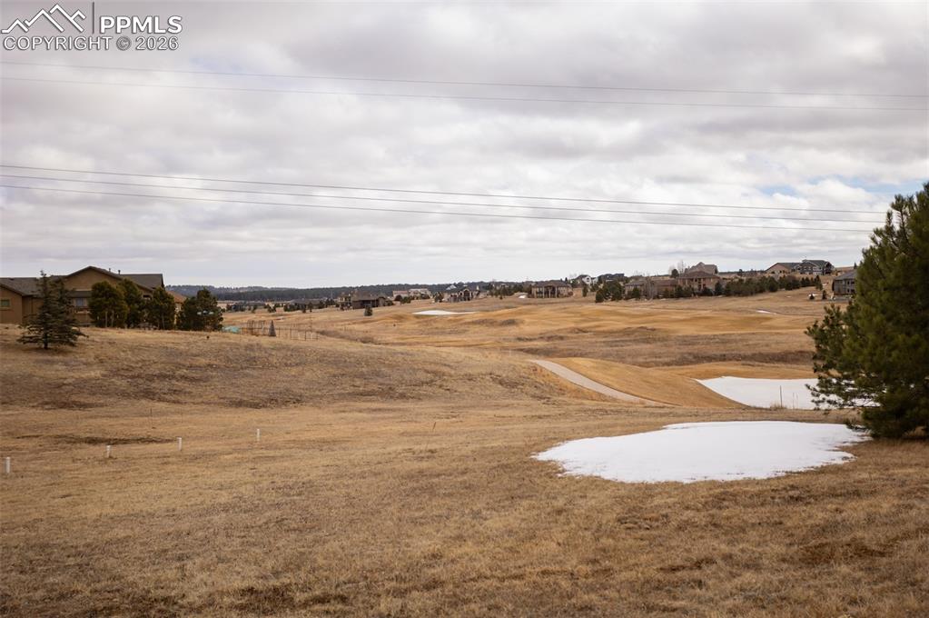 Image 44 of 50: Yard