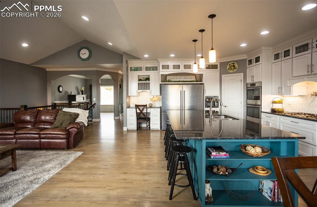 Image 9 of 50: Kitchen