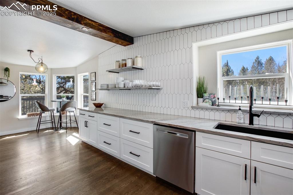Image 10 of 50: Kitchen with sunny south facing windows