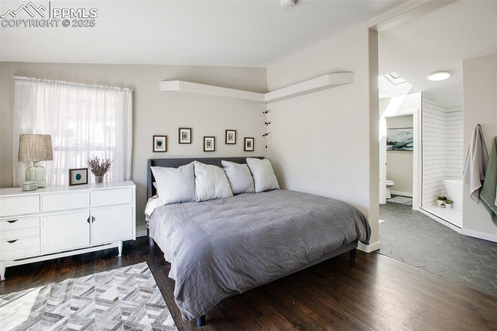 Image 17 of 50: Primary bedroom with ensuite spa bathroom