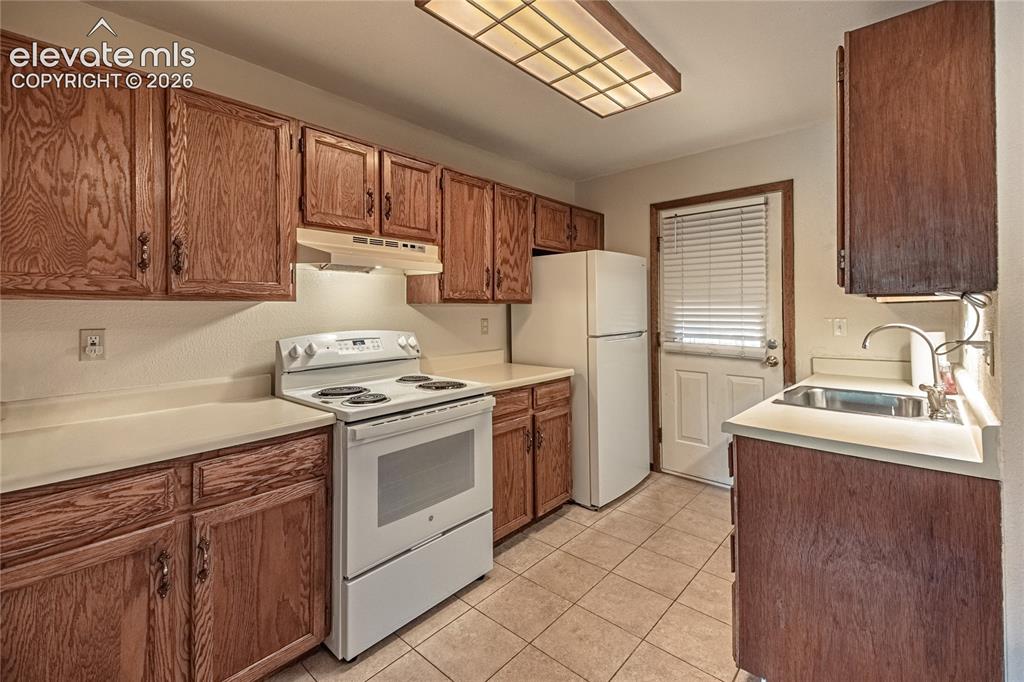 Image 12 of 29: Kitchen