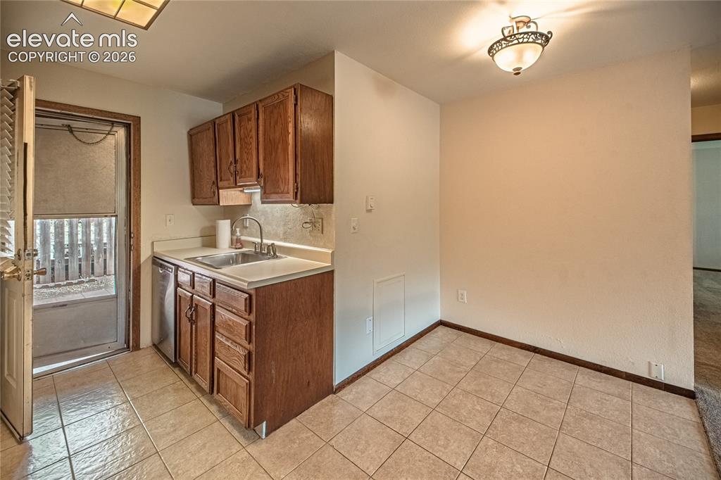 Image 13 of 29: Kitchen
