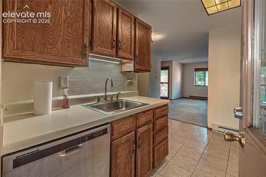 Image 14 of 29: Kitchen