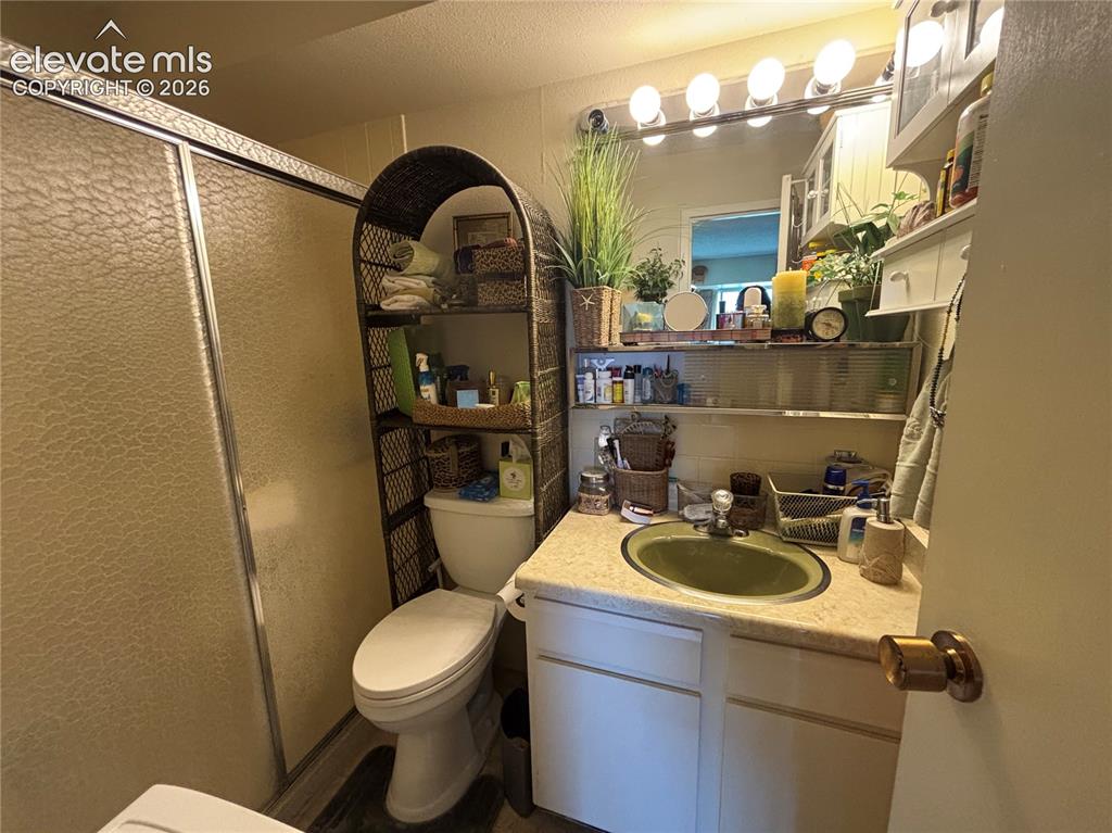 Image 11 of 15: Bathroom
