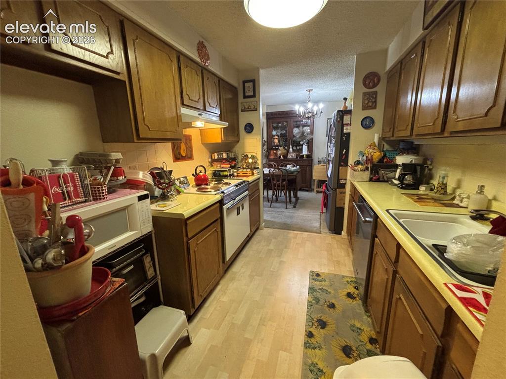 Image 2 of 15: Kitchen
