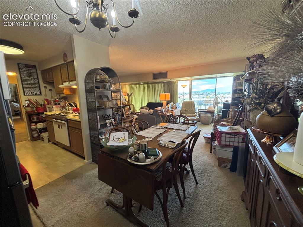 Image 3 of 15: Dining Area