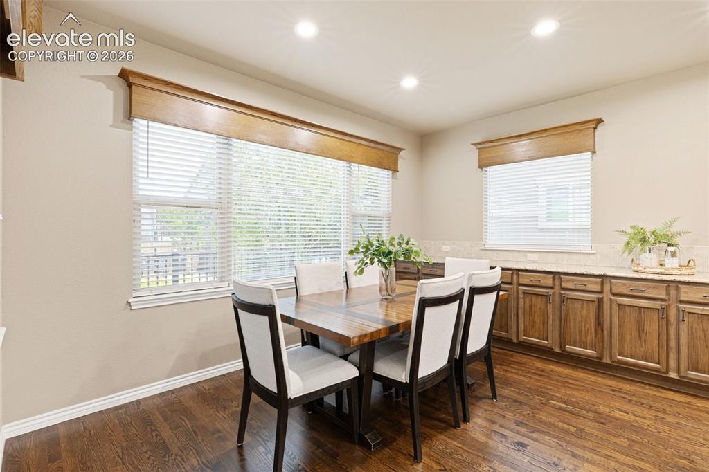 Image 13 of 43: Dining Area