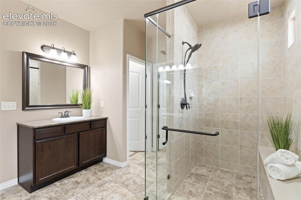 Image 22 of 43: Bathroom