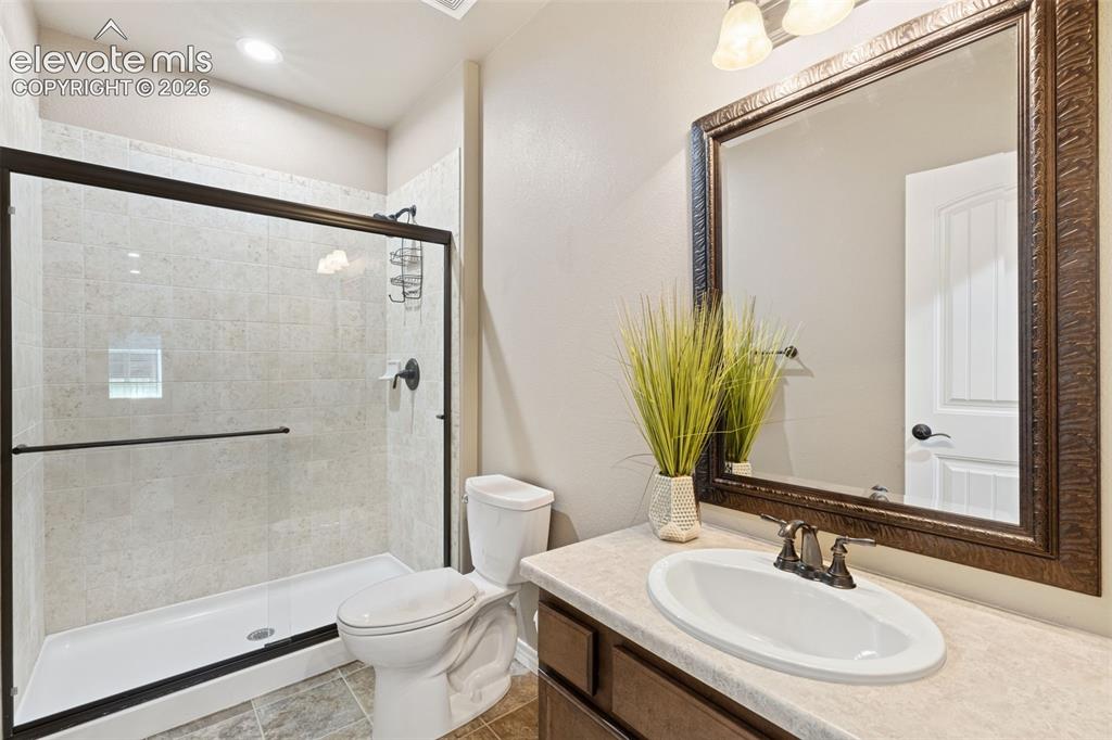 Image 33 of 43: Bathroom