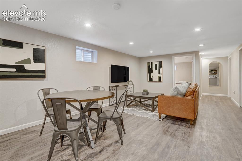 Image 22 of 49: Dining Area