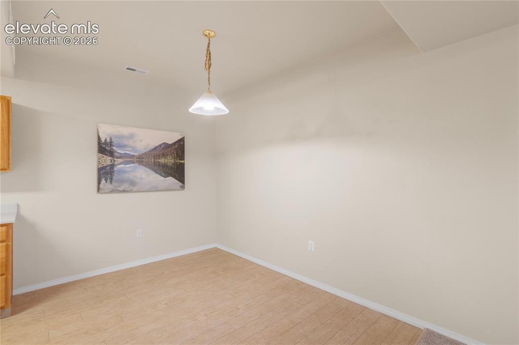Image 10 of 45: Dining Area