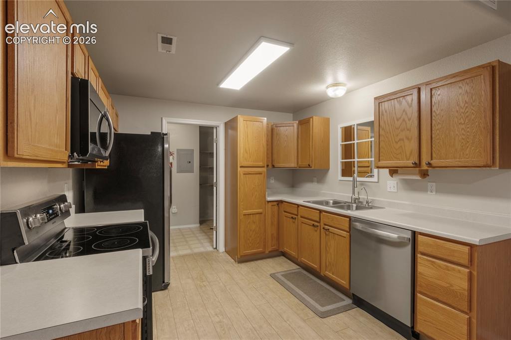Image 15 of 45: Kitchen another angle