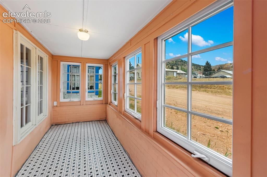 Image 6 of 45: Sun Room