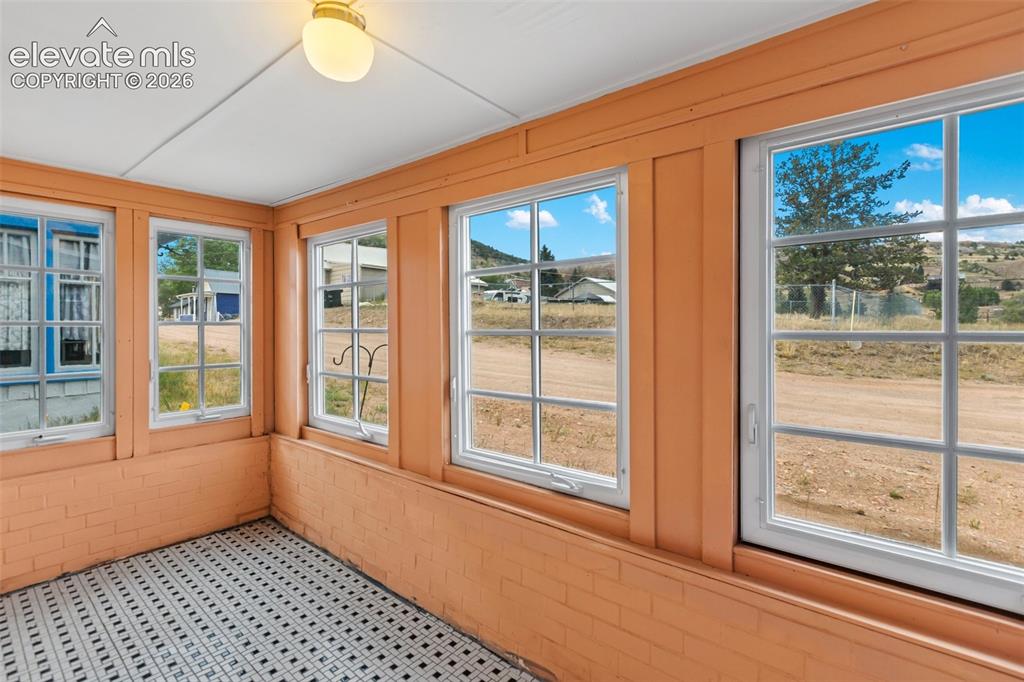 Image 8 of 45: Sun Room